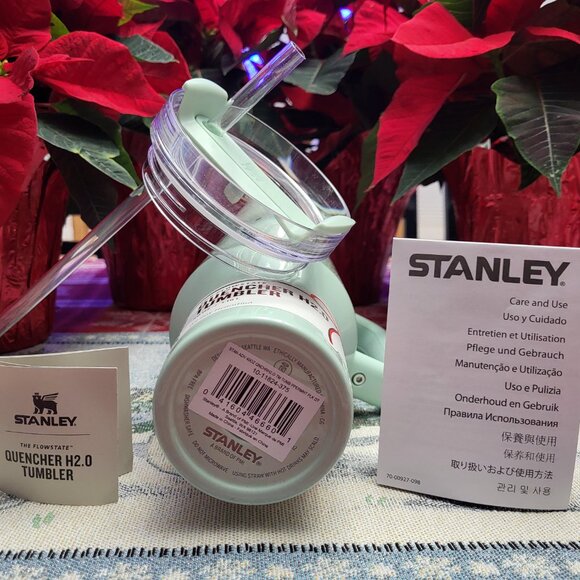 Stanley 40 oz FlowState Tumbler - Peppermint Polka Dot, Brand New - Picture 4 of 4